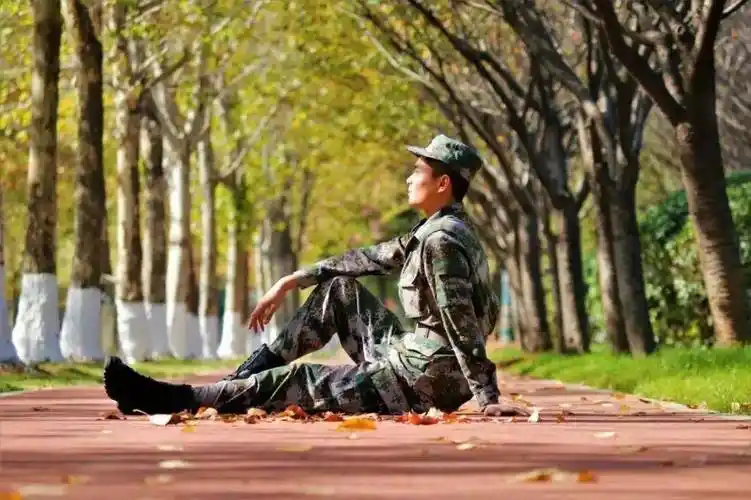 这个季节的军校,美爆了!