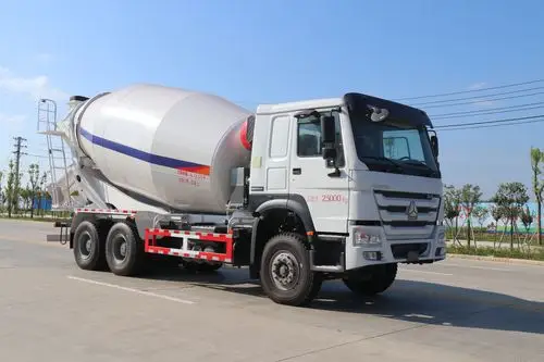 首页 新闻 专用车新闻 混凝土搅拌车 03重汽豪沃340马力12方搅拌车