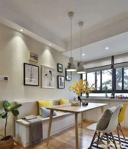 进门就是餐厅,定制卡座代替餐椅,小户型餐厅装修的绝佳方式!