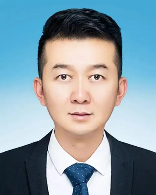 县委办公室副主任,主任科员,县国家保密局局长,团县委书记等职,现任