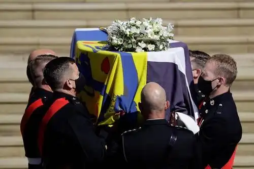 英国菲利普亲王葬礼举行女王等亲属做最后道别