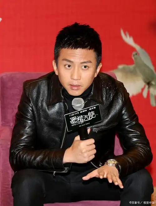 邓超:从叛逆少年,话剧演员到荧幕男神的跨界之路