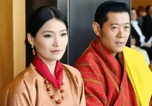 不丹国王17岁登位娶同胞4姐妹生10个孩子51岁退位享福