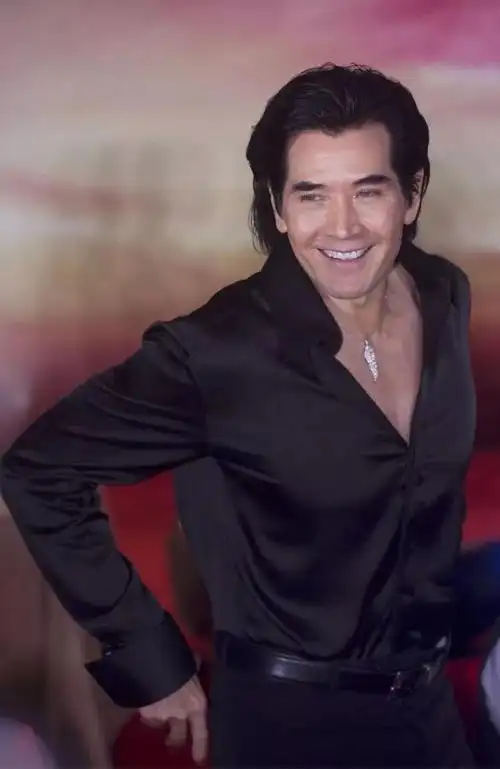 费翔67"鲜肉期"照片曝光,我终于知道了我妈非他不嫁的原因!