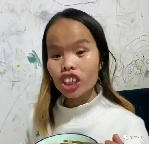 赣州女子一丑成名靠奇特长相圈粉百万自信程度不输凤姐