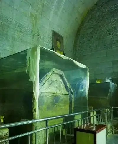 乾隆当了60年皇帝,又当了三年太上皇终于完蛋了,没想到要把乾隆葬在