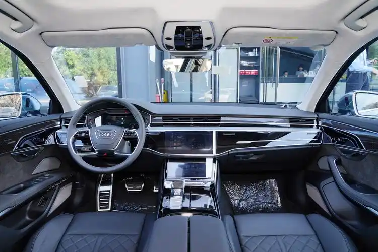 2022款 奥迪s8 s8l 4.0tfsi quattro 典藏版内饰