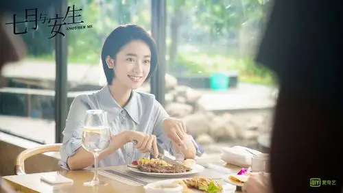看了剧版《七月与安生》的剧照后,精修图中的沈月没有输给陈都灵_网易