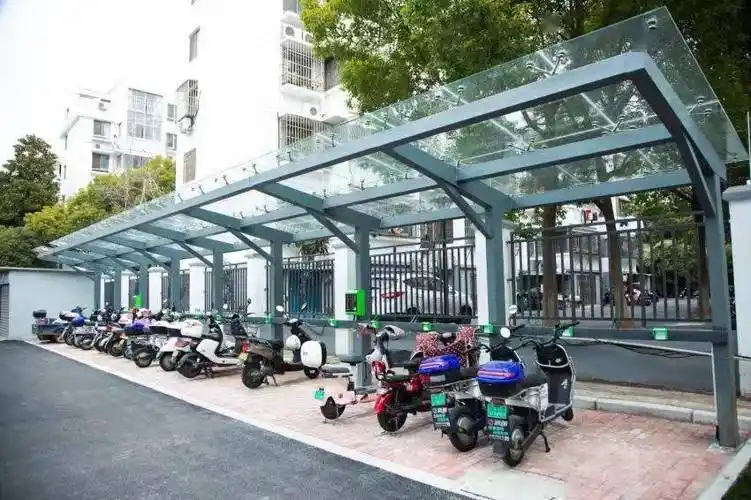 改造完成后,小区内新增非机动车充电棚13处,充电非机动车车位数可达