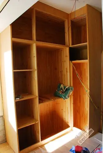 继续各种油漆擦旧把新房子变成一个有点旧旧的温暖世界