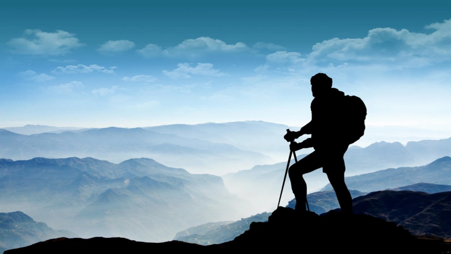 在一往无前的过程里为了梦想一步步前行人生的道路,每一步皆是攀登这