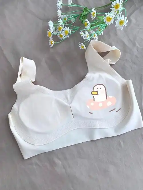 哈哈哈给我女儿买的发育期内衣,我是没有穿过,但是摸着手感很好很柔软