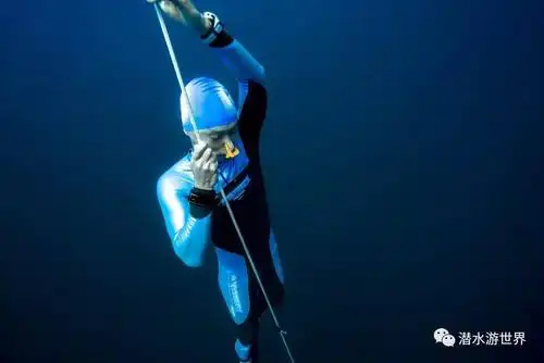 自由潜男神王奥林破百米深度记录,成"中国第一人"!