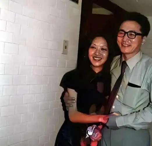 李敖第一次见胡因梦盯着她脚丫看半天转身拿210万和女友分手