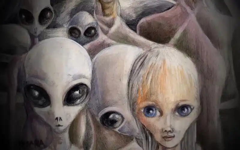 她讲述在17岁时被螳螂型外星人绑架的经历