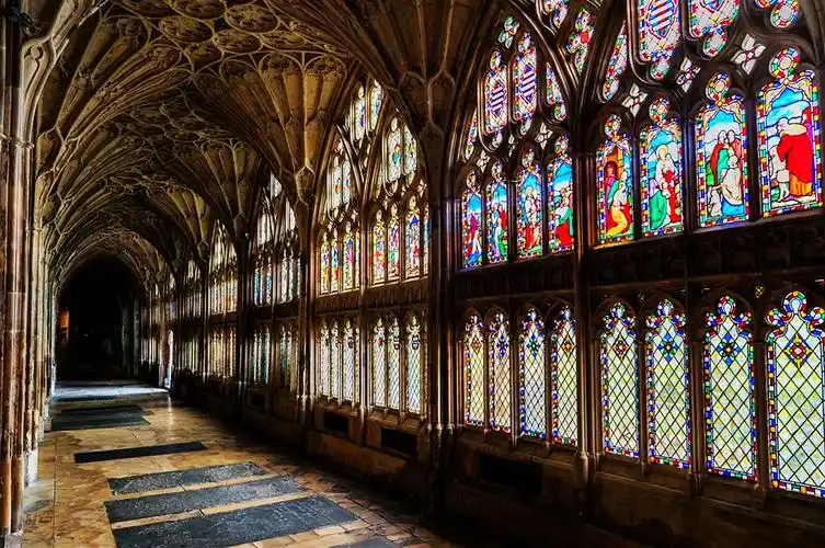 教堂玻璃彩色花窗之艺术鉴赏