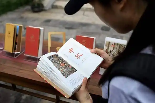 三任故宫院长推荐2020版《故宫日历》