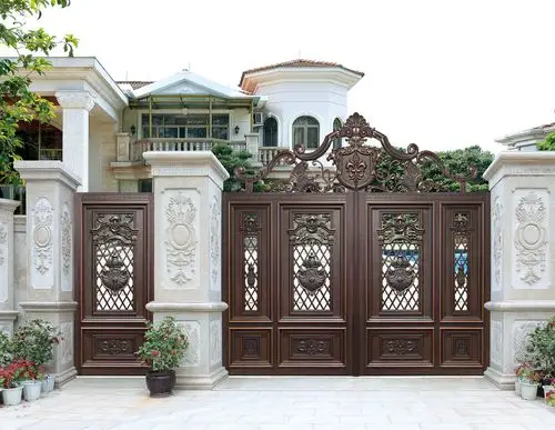 别墅大门别墅大门的制作过程门头上面的造型凹凸有致,增加了花纹的