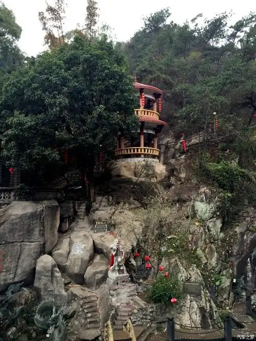 琼花山麓天心洞