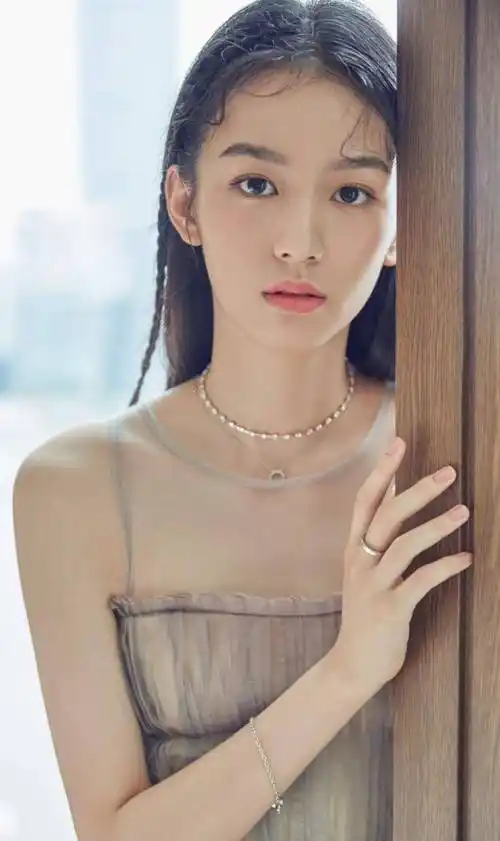 刘昊然被问谁唱歌比他更难听,他直接回答说王鹤棣和周也_网友_龚俊