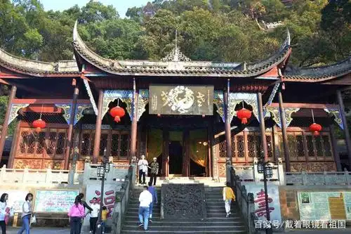 老君洞,是重庆主城区最大的宫观,也是俯瞰朝天门三角洲的好地方