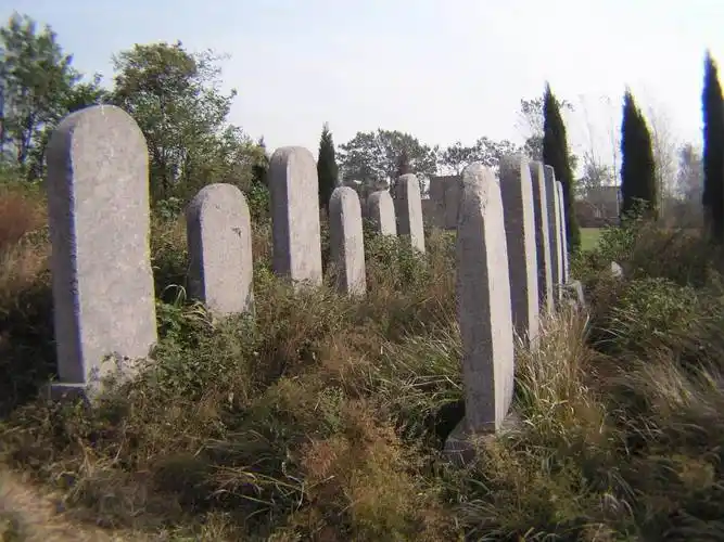 p>后周皇陵,位于河南省郑州市新郑市郭店镇陵上村附近,是 a target="