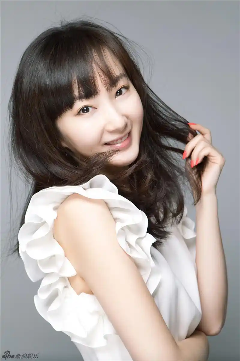 程媛媛青春写真活泼可爱