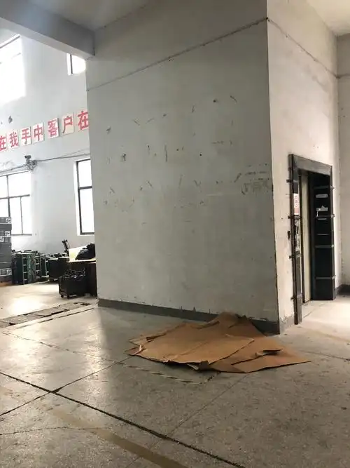 不合格品回收区 没有标识,区域内有垃圾