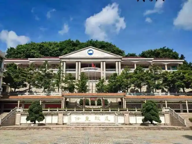 南海中学想和你再来大叶榕下转一转