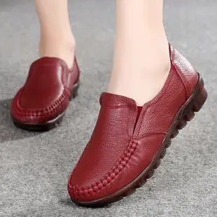 妈妈鞋软底女舒适中年皮鞋老人单鞋平底奶奶休闲浅口圆头防滑春秋