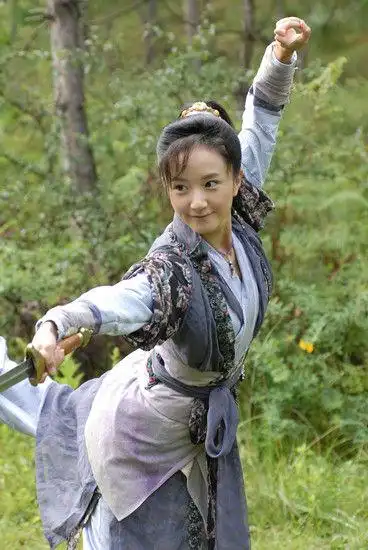 青橙飒爽新浪娱乐讯 今晚(8月13日),古装职场喜剧《龙门镖局》迎来大