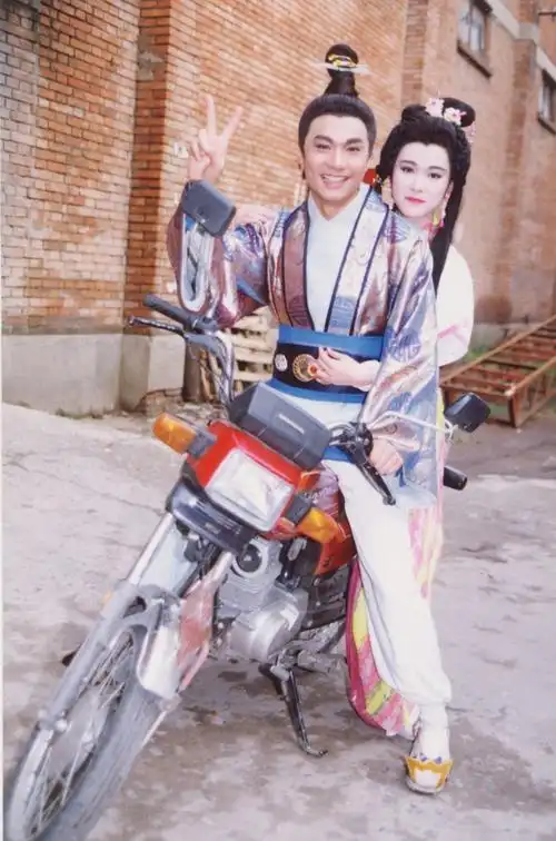 后来他到台湾,大陆发展,1993年接拍电视剧《唐太宗李世民》再度翻红