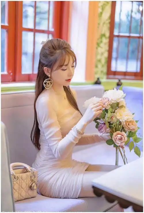 时尚美女小姐姐的装扮再奉上适合发朋友圈的励志句子第263期