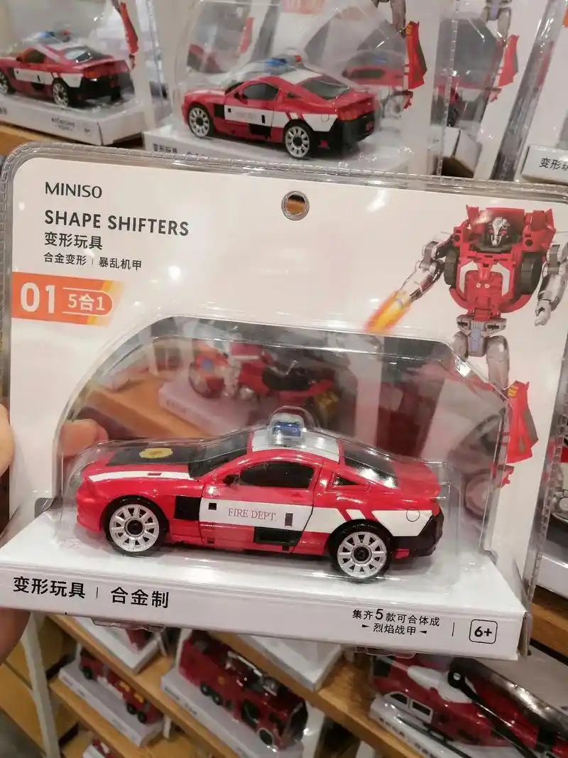 名创优品变形金刚玩具,这是一款五合一变形车,分为五款:警车, - 抖音