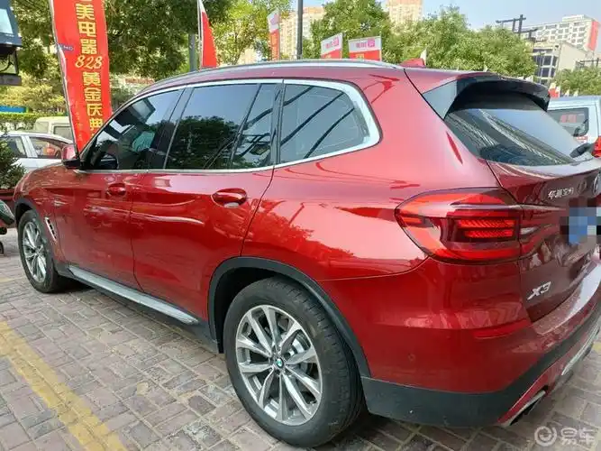 车主随手拍#偶遇一台宝马x3车型,这个红色车身看着很喜庆,应该是概