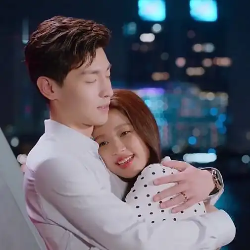 《因为遇见你》孙怡和邓伦的亲密合照,图3很浪漫,图5辣眼睛!