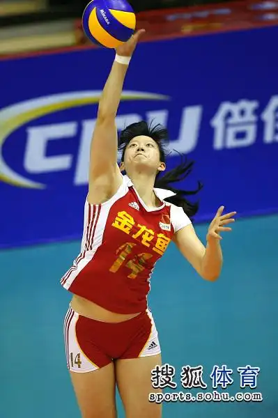 组图:中国女排获亚军不气馁 惠若琪撅嘴显可爱