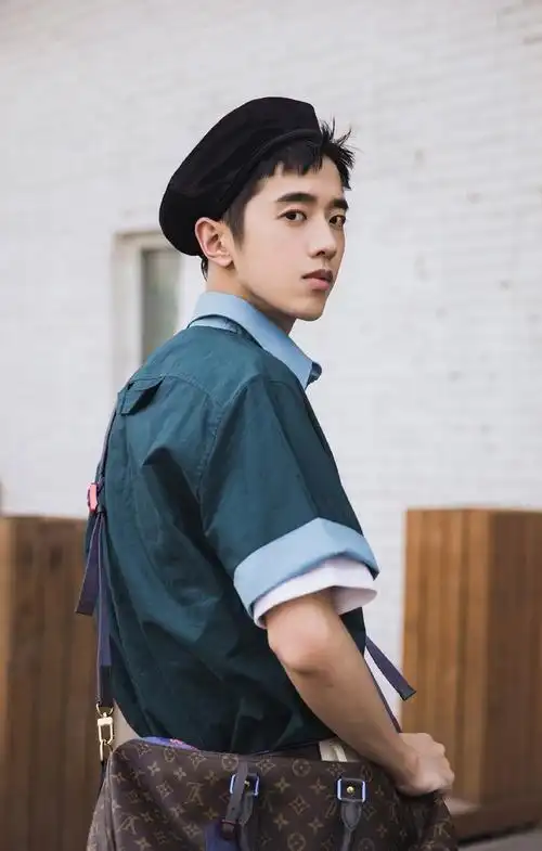 梁靖康图片梁靖康文艺复古帅气写真