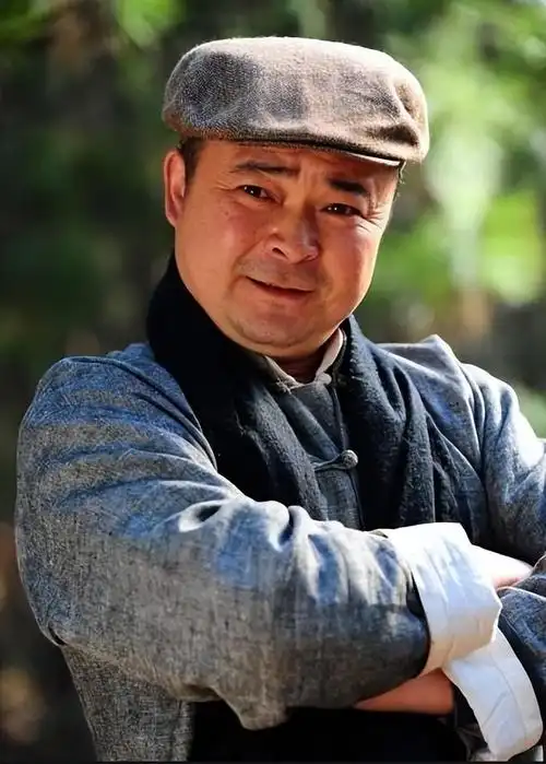 回顾潘冬子祝新运娶普通人张玲亚为妻转型做导演如今60岁了