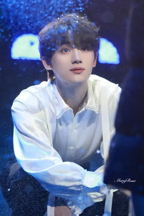 丁程鑫音乐分享会饭拍##丁程鑫音乐分享会舞台氛围感