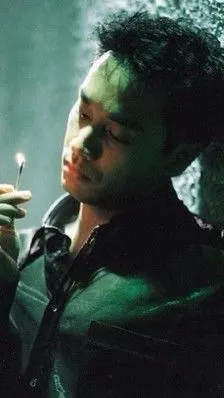 张国荣抽烟图张国荣春光乍泄