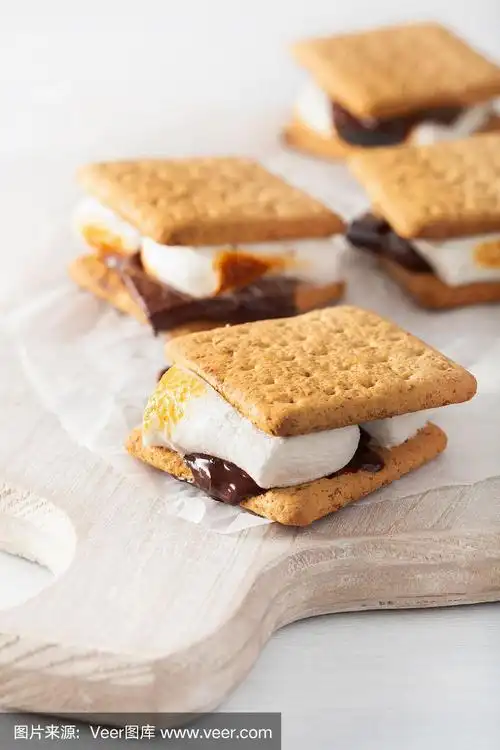 自制棉花糖夹心饼干配巧克力
