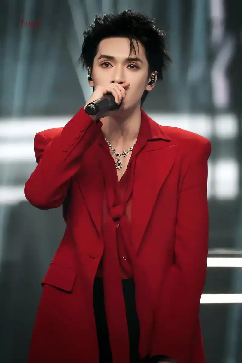 严浩翔 19号舞台妆造#严浩翔舞台照 #绝美舞台 - 抖音