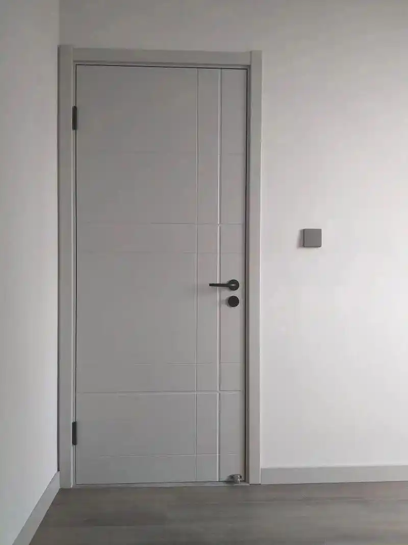 灰色木门搭配同色踢脚线,不迷死人你找我 灰色木门搭配同色踢脚线简直