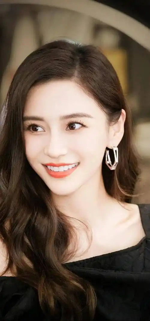 纤细小蛮腰动人双唇笑露八齿撩人开怀baby唯美迷人大片