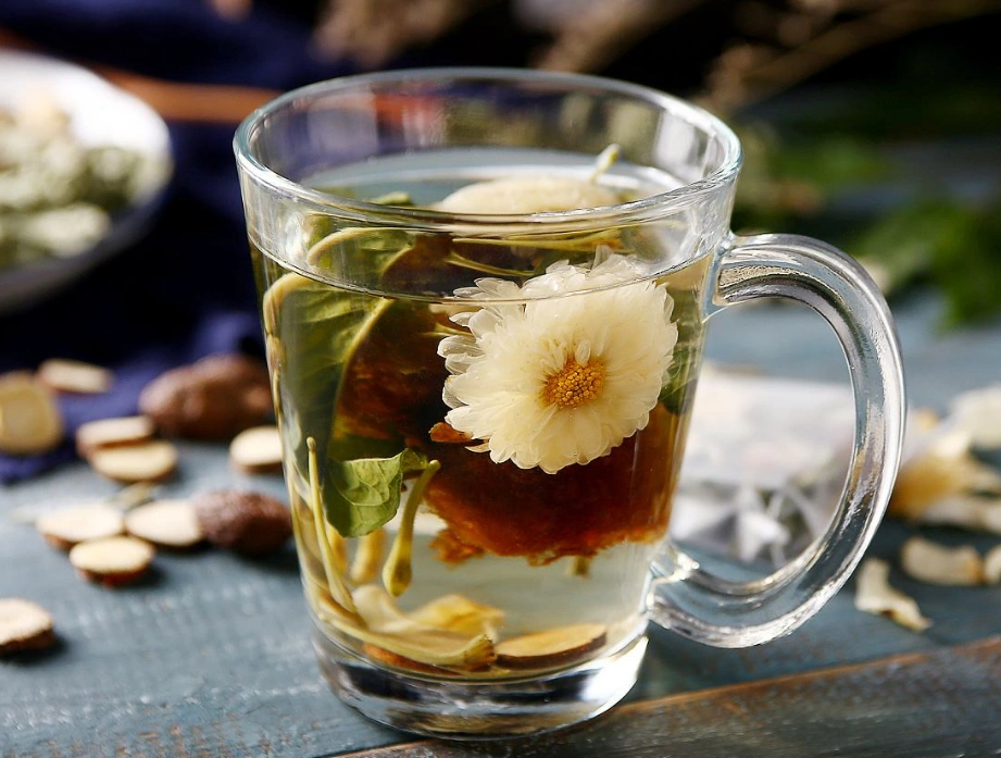 选这杯花茶的人,家人在身后默默的爱着你,不管在社会中遇到了多么大的