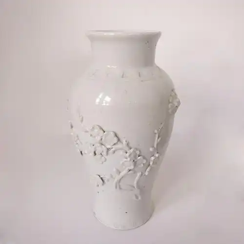 德化白瓷贴塑花瓶