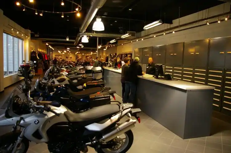 大型摩托车门面室内装修效果图片大全