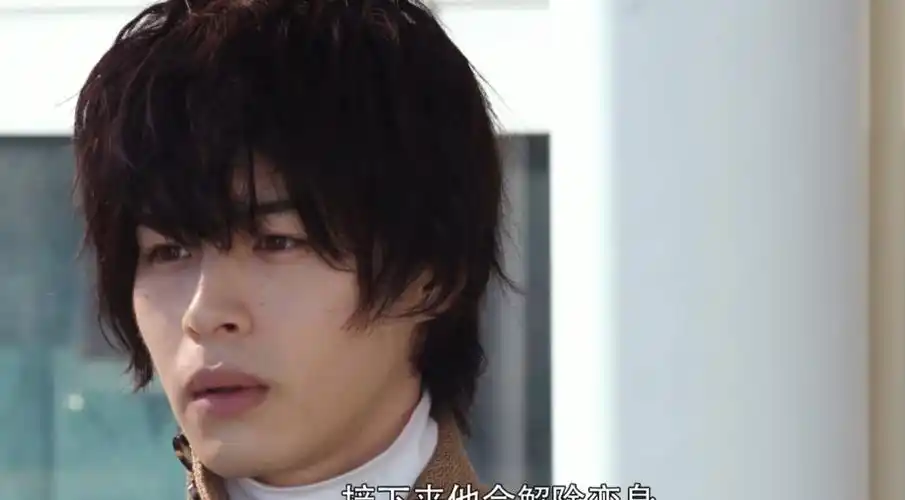 假面骑士圣刃回归的贤人到底还是不是人或者说是月暗的剑灵