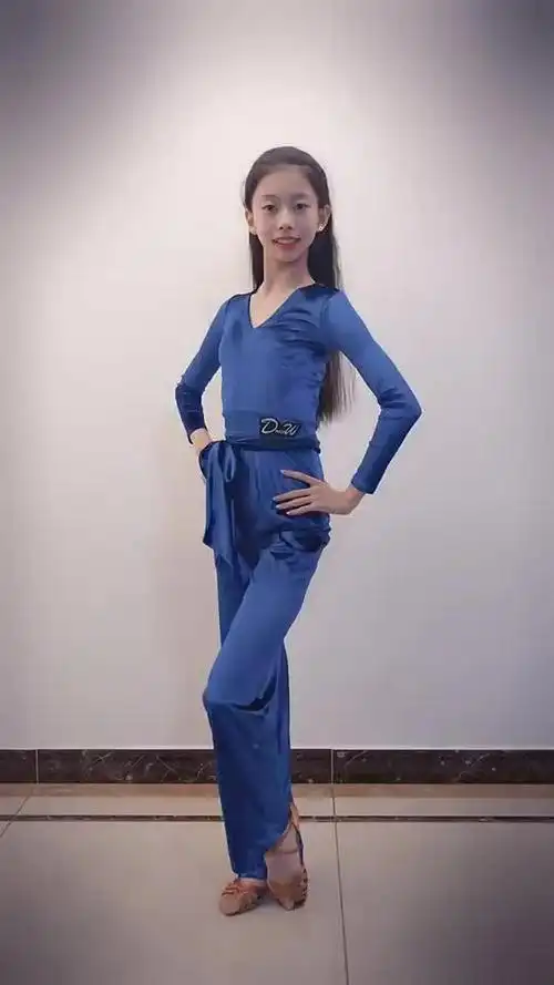 如你们所愿李茉晗的视频混剪来咯~素颜的,教室的,赛场的!你最爱哪个